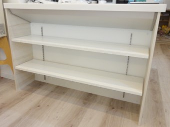 階段下のスペースを有効活用して収納を造作